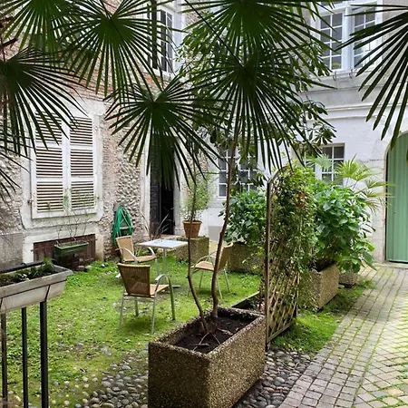 Cosy Centre Historique Apartment Pau